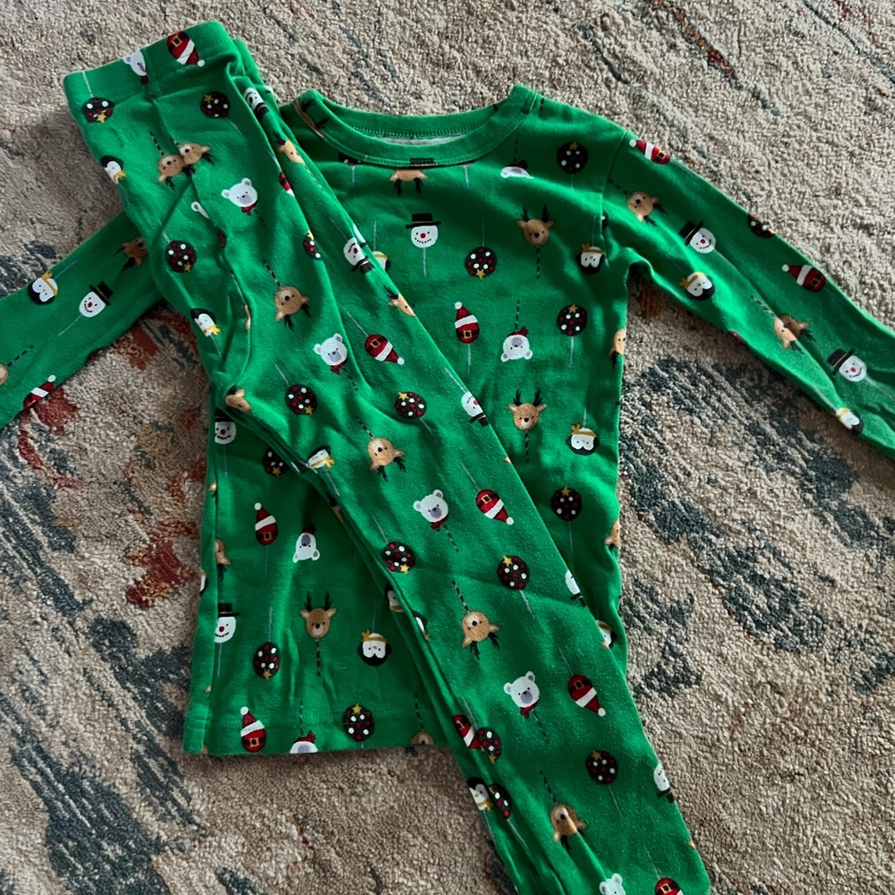 Old navy Christmas pjs size 5